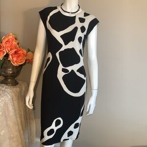 🖤🤍 Eva Varro graphic print, cap sleeve bodycon dress small